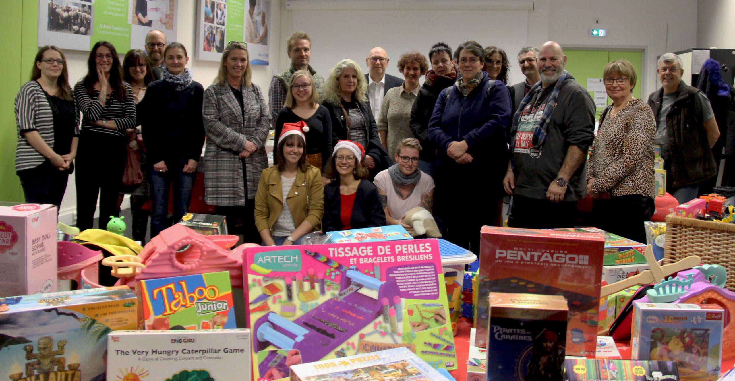 Remise de la collecte de Noël : des lutins généreux au Réseau APA !