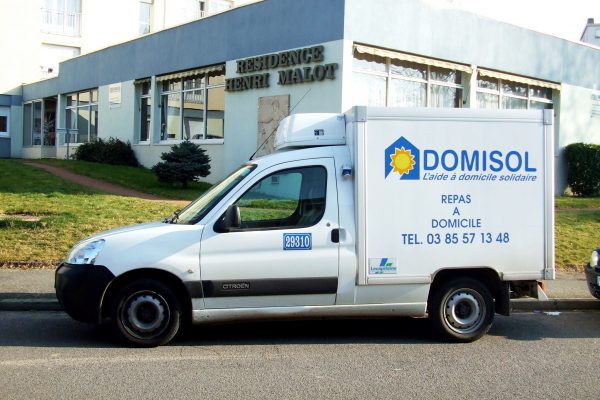 LIVRAISON REPAS A DOMICILE LIVRAISON REPAS A DOMICILE